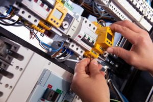 Bedrijven in Den Haag Professionele Elektricien Den Haag voor het oplossen van een stroomstoring en kortsluiting.